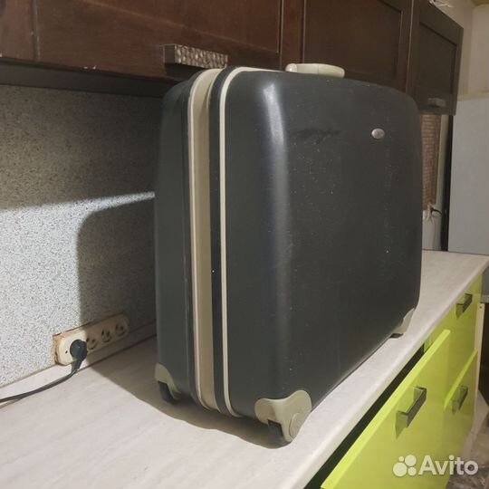 Чемодан на колесах бу