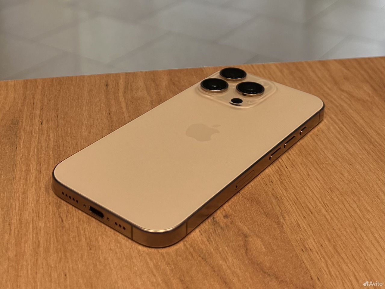 iPhone 16 Pro, 256 ГБ, SIM + eSIM