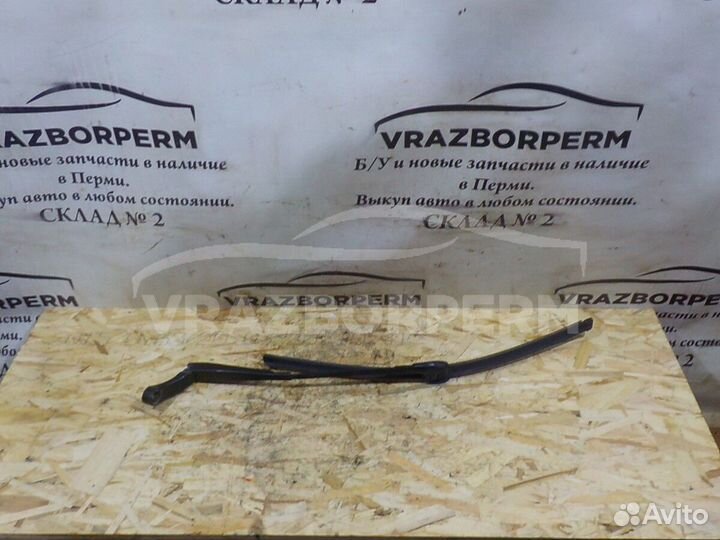 Поводок стеклоочистителя передний левый VW Touareg