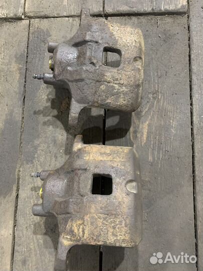 Суппорт передний левый правый mitsubishi lancer 10