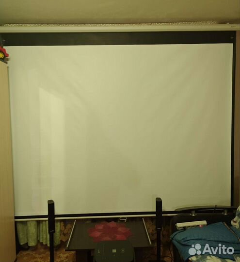Проектор и экран