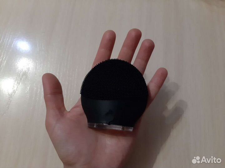 Силиконовая щетка массажер скрабер для лица