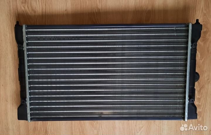 Радиатор охлаждения V W Passat