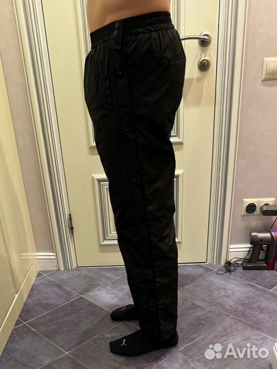 Штаны черные с заклепками