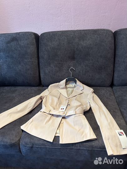 Костюм женский новый 48 размер