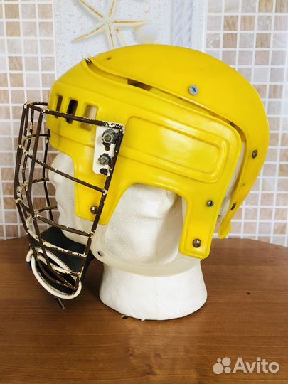 Советский хоккей. Шлемы, шайбы. СССР