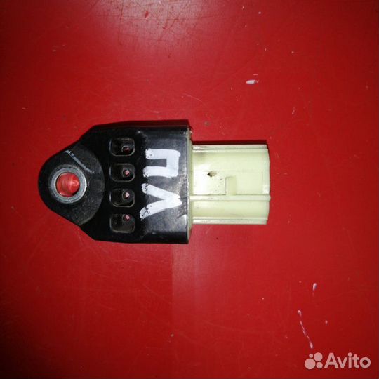 Датчик подушек безопасности передний Toyota Camry