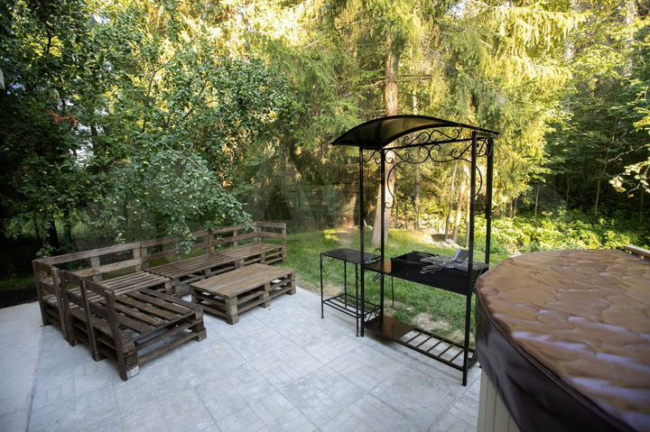 Дом 180 м² на участке 8 сот.