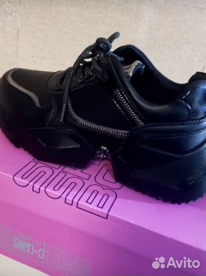 Кроссовки женские