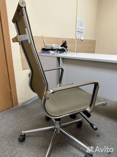 Кресло руководителя “Бюрократ“, цвет Gold