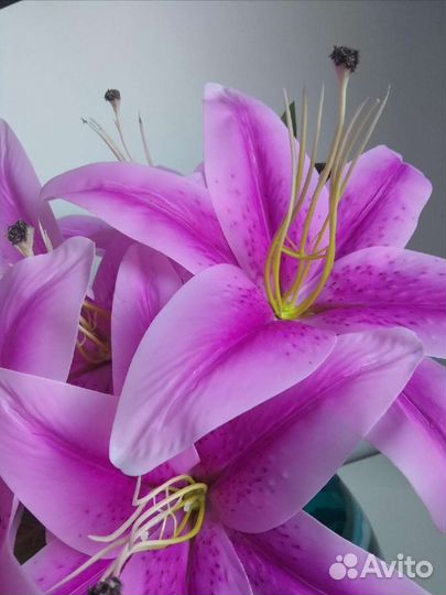 Букет искусственных роз, лилий