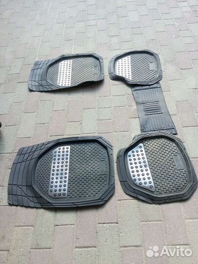 Универсальные ковры в автомобиль