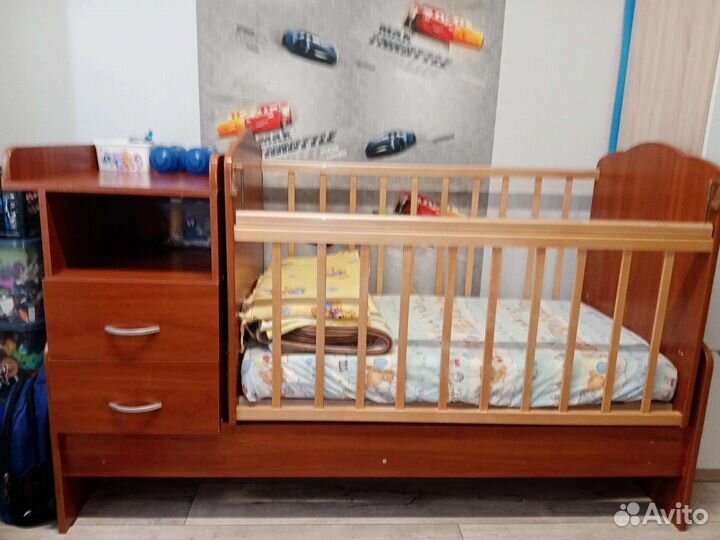 Детская кроватка
