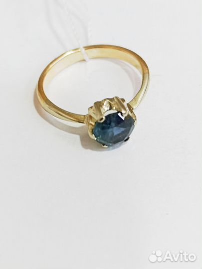 Золотое кольцо с камнем 16,5р