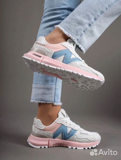 Кроссовки женские new balance