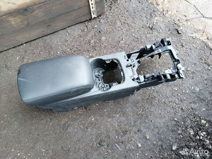 Центральная консоль с подлокотником Ford Focus 3