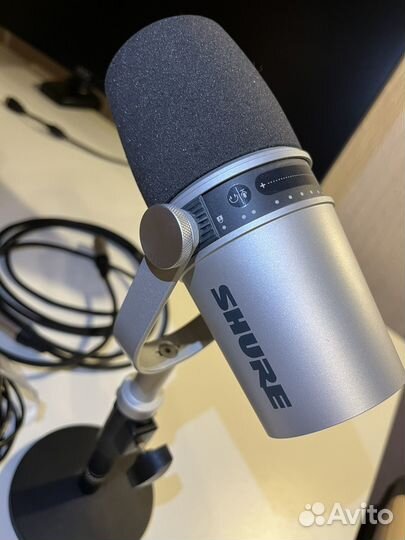 Студийный микрофон shure mv7x grey
