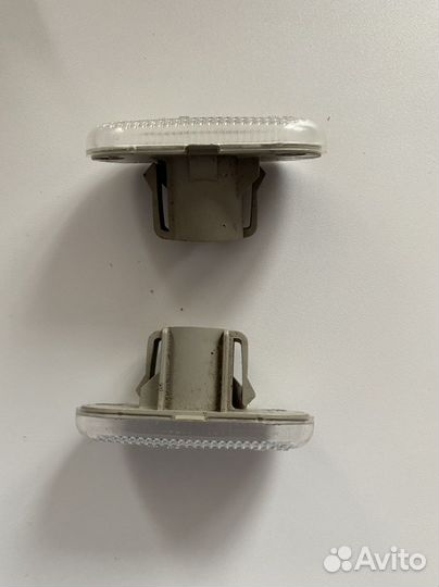 Поворотник на крыло