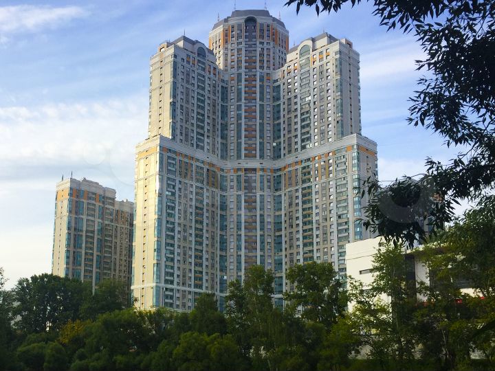 2-к. квартира, 81 м², 14/45 эт.