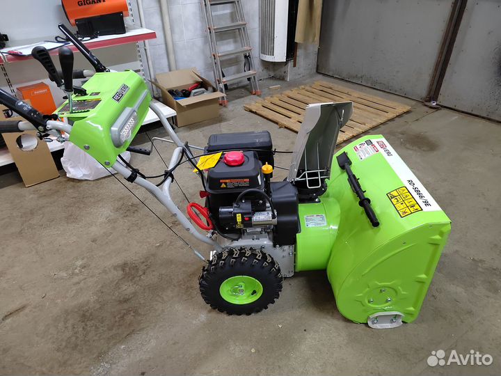 Снегоуборщик бензиновый новый
