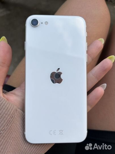 Телефон iPhone se 2020