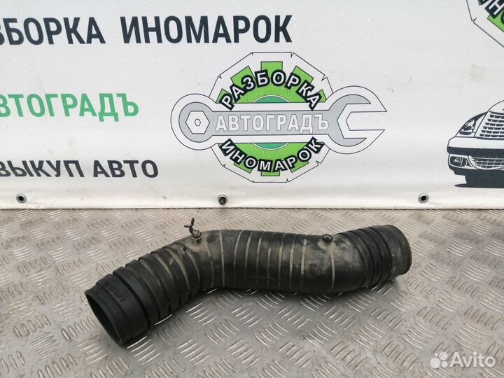 Патрубок воздушного фильтра Volkswagen Passat B3