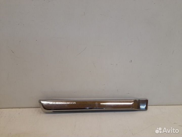 Молдинг двери задний правый Toyota Land Cruiser