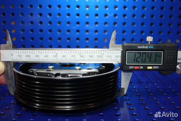 Шкив компрессора кондиционера Audi A8 4F0260810D