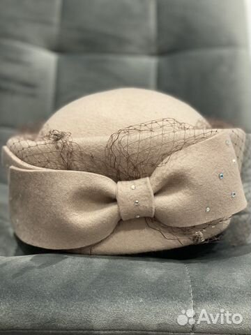 Шляпка женская с вуалью бежевая