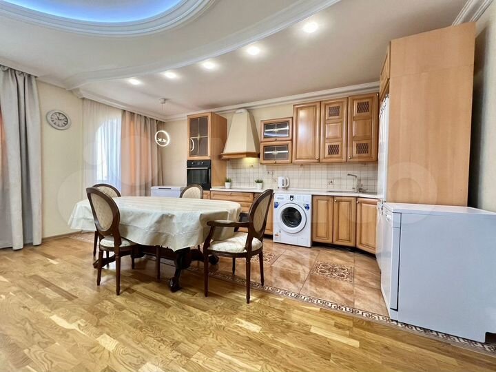 3-к. квартира, 90 м², 7/10 эт.