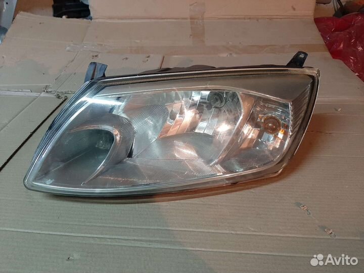 Гранта фара левая