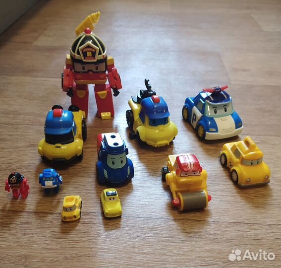 Автобус Скулби и герои Поли Робокар