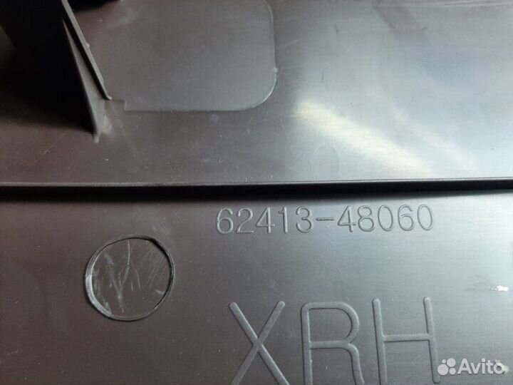 Обшивка стойки прав. Lexus RX450h