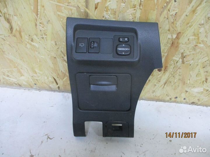 Накладка торпеды под рулем L Тойота Королла 150