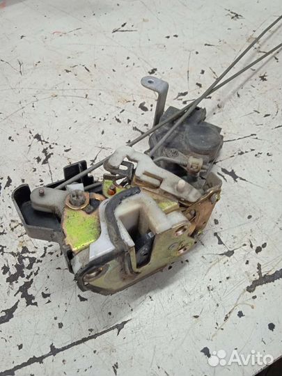 Замок задний левый mitsubishi chariot grandis