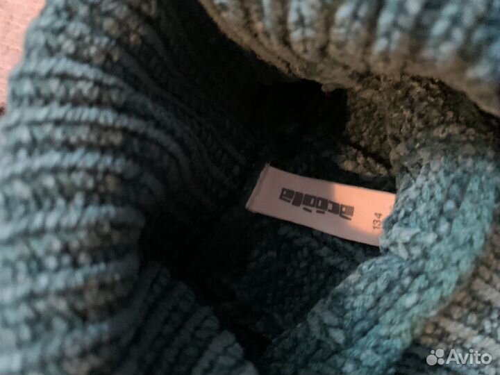 Пакетом теплые вещи на девочку