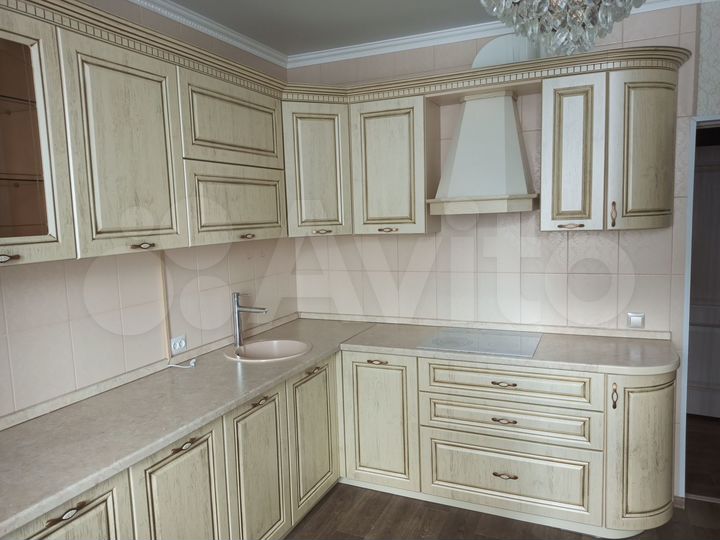 3-к. квартира, 88 м², 3/14 эт.