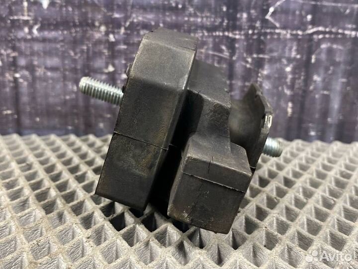 Подушка кпп Bmw E60