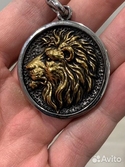 Кулон с головой льва