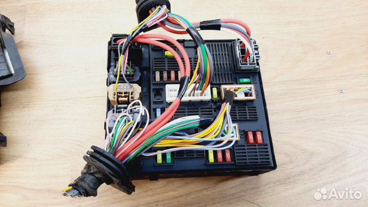 Блок предохранителей Renault Scenic 2009-2016