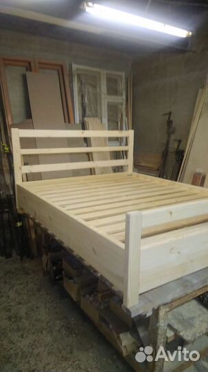 Мебель из массива:столы кухонные,кровати,камоды