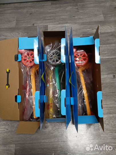 Новый трёхколёсный самокат