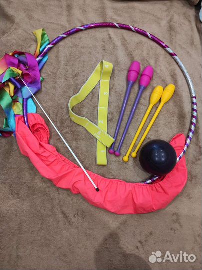 Обруч, булавы, мяч и лента для гимнастики