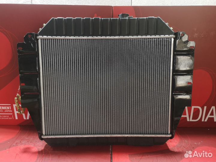 Радиатор двс Ford Econoline 5.0