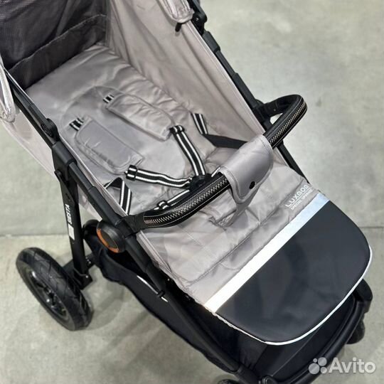 Прогулочная коляска на надувных колесах v1 siesta