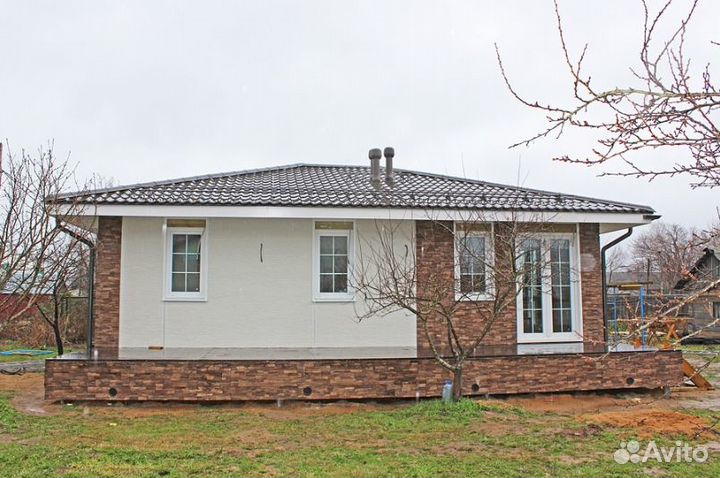 Дом 80 м2 с крыльцом. 10 х 8 м. Большая гостиная