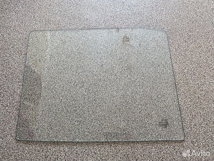 Задние боковые стекла ваз 2107 2 шт