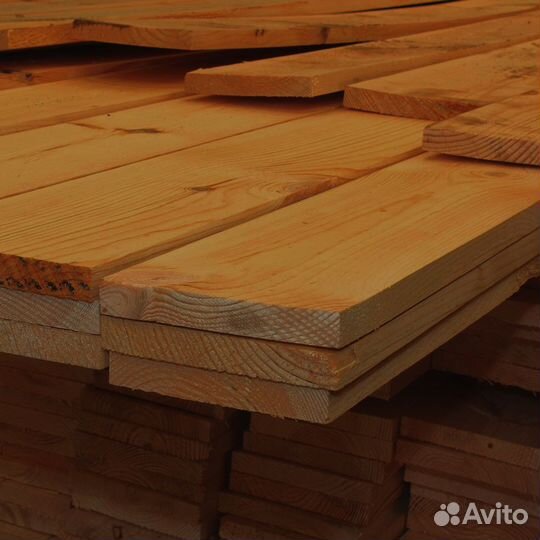 Качественные доски лиственницы 25x110 мм, подходят для различных видов работ