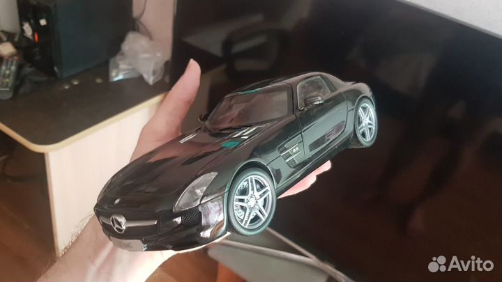 1:18 Mercedes Benz SLS AMG 2010 Minichamps