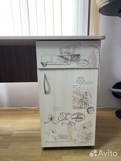 Письменный стол